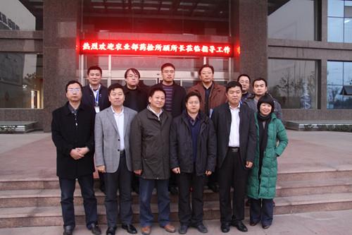 國家農業部藥檢所副所長顧寶根、山東省藥檢所所長楊理健來公司指導工作