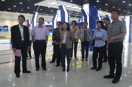 泰國農業局副局長Dr. Manthana Milne攜泰國考察團一行來海利爾參觀考察