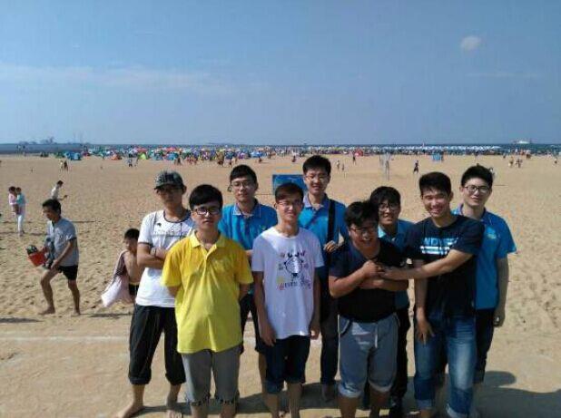 山東海利爾組織新項目大學生參觀濱海金沙灘