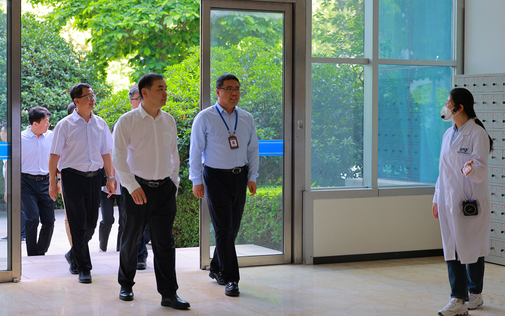 山東省科技廳梁副廳長一行來集團(tuán)調(diào)研指導(dǎo)